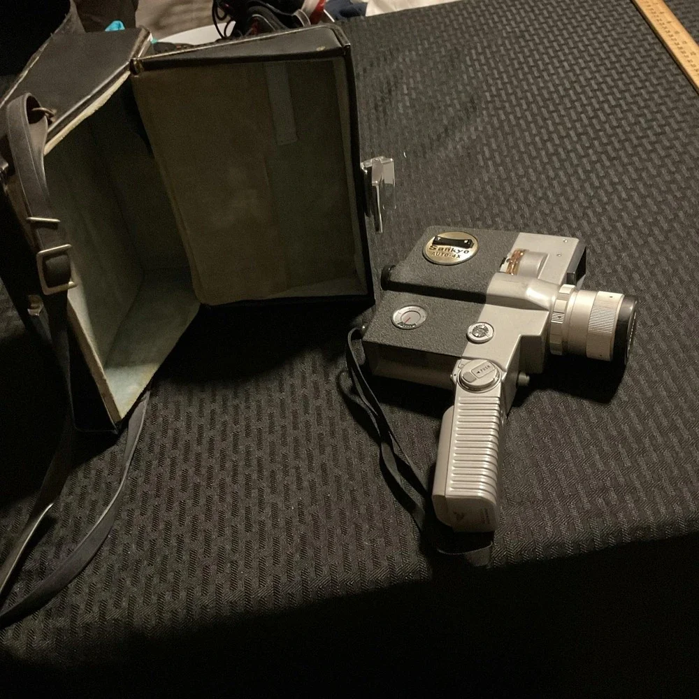 Vintage Sankyo Auto-4X Zoom Reflex 8mm Movie Camera Silver W/ Case Japan